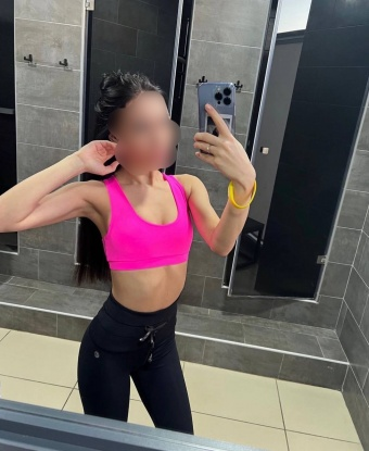 Я креативная, нежная и опытная индивидуалка, готовая исполнить все твои сокровенные фантазии. Со мной ты окажешься в мире безумной страсти и неповторимого блаженства. Я делаю эротический массаж, эксперименты в постели и позабочусь о твоем восхитительном удовольствии. Я точно знаю, как доставить удовольствие каждой клеточке твоего тела. Мои отзывы говорят сами за себя – мои клиенты описывают встречу со мной как незабываемую и просто восхитительную. Живу в Москве и готова встретиться с тобой в уютной и роскошной обстановке моей апартаменты. Посмотри мои фото, чтобы убедиться, что я именно та, кого ты так давно искал. Жду тебя, чтобы воплотить все твои самые интимные желания. 🔥💋🌟😈😘💦🔥🌹 8857, 25 лет